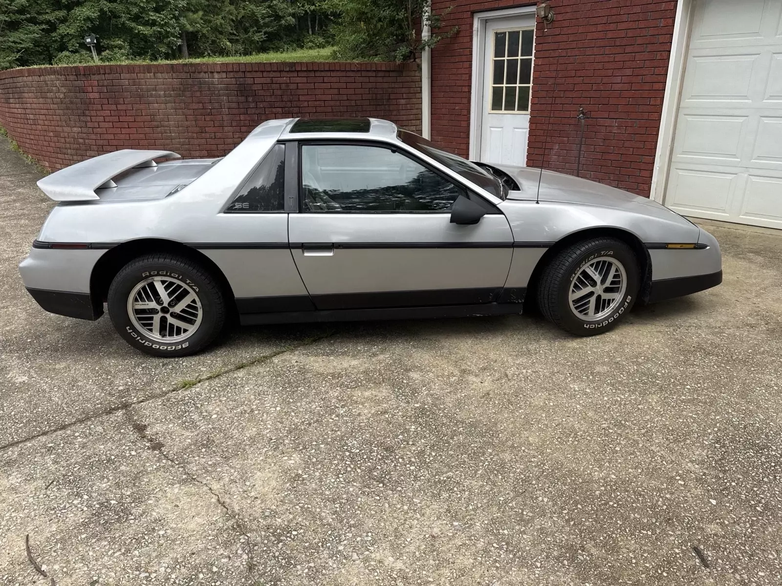 1986 Pontiac Fiero Coupe Grey 2M6 1986 Pontiac Fiero 2M6