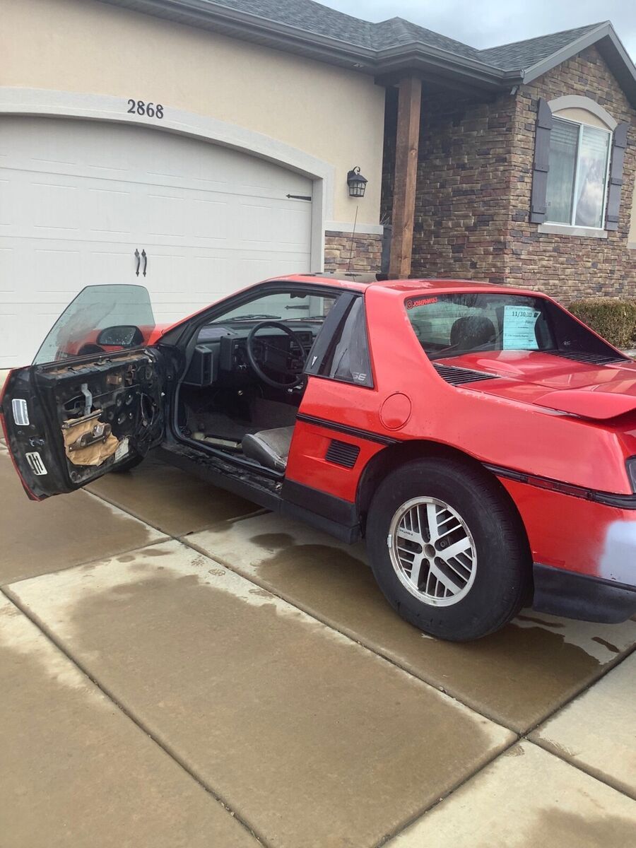 1986 Pontiac Fiero SE - photo 8