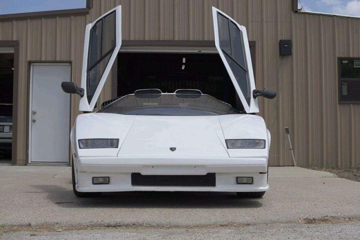 1986 Pontiac Fiero SE - photo 2