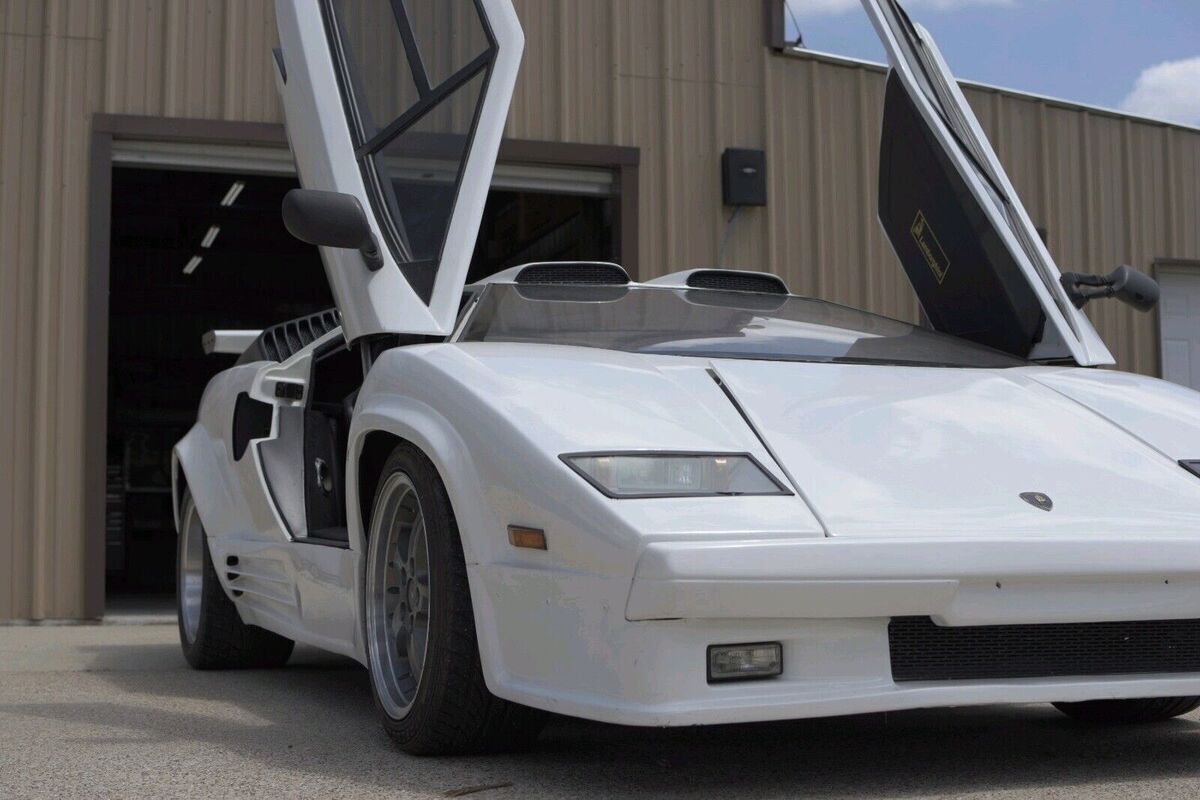 1986 Pontiac Fiero SE - photo 3