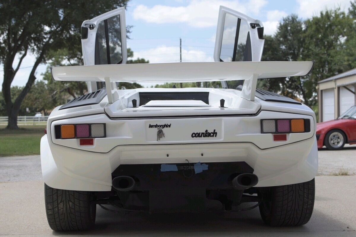 1986 Pontiac Fiero SE - photo 6