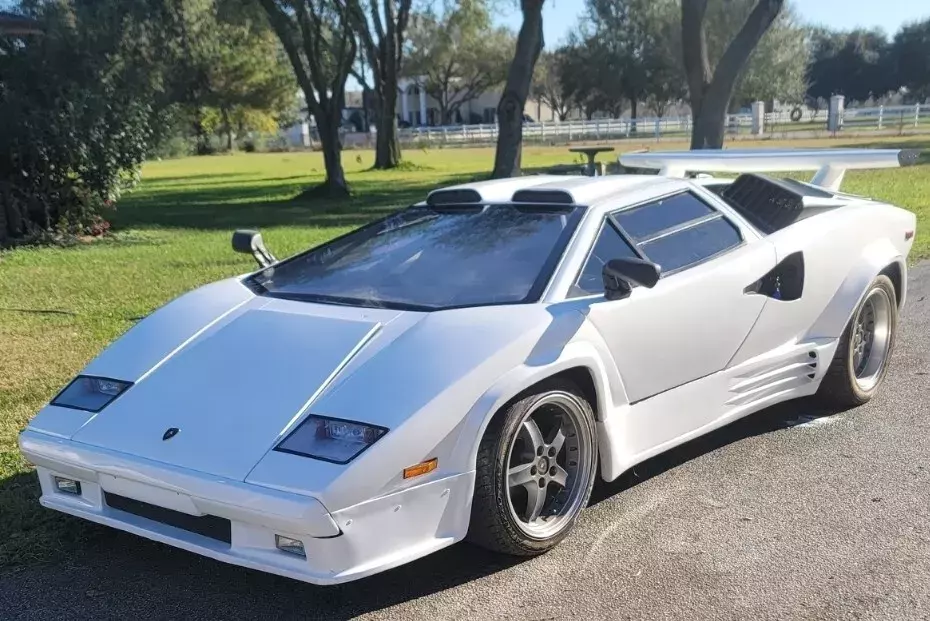 1986 Pontiac Fiero Coupe White SE 1986 Pontiac Fiero SE