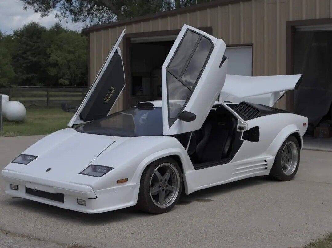 1986 Pontiac Fiero SE - photo 2
