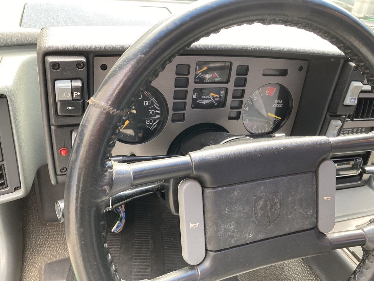 1986 Pontiac Fiero SE - photo 10