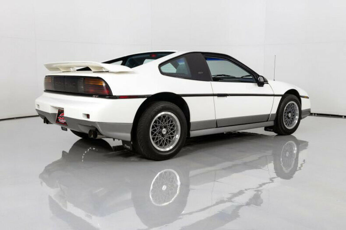 1986 Pontiac Fiero GT 5 Speed - photo 10