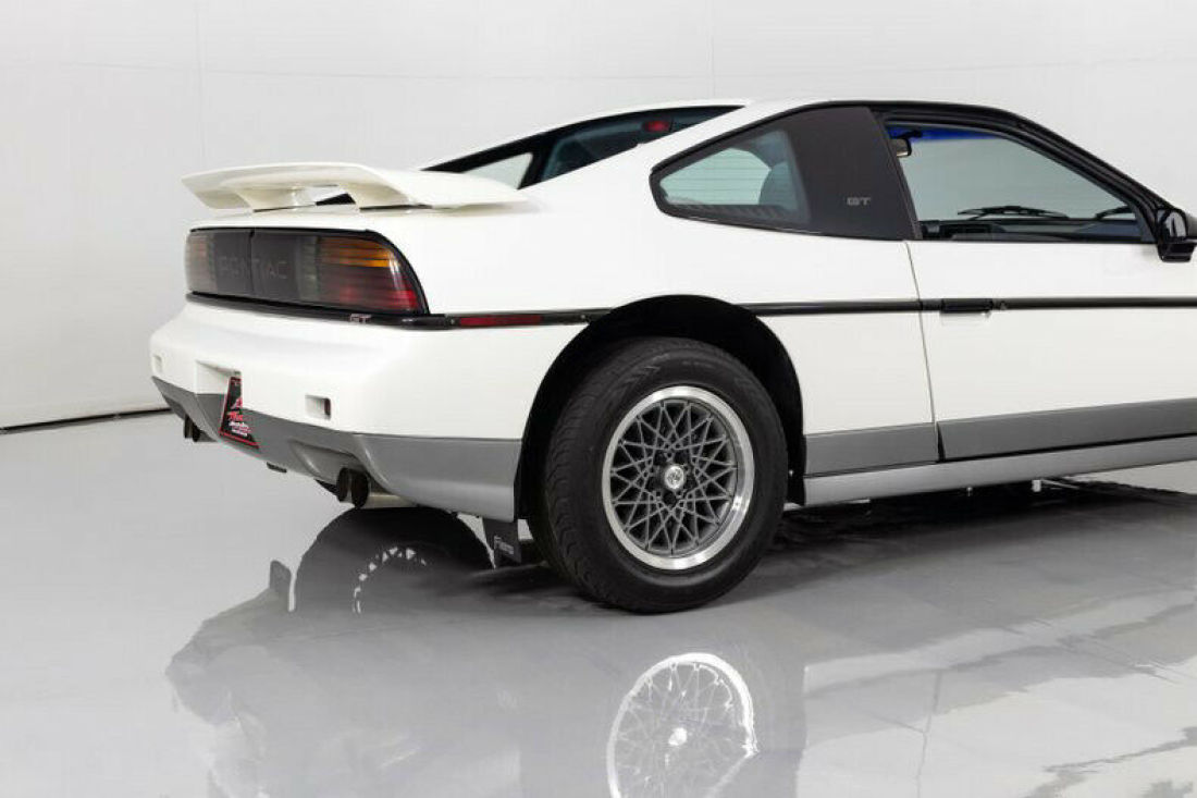 1986 Pontiac Fiero GT 5 Speed - photo 11