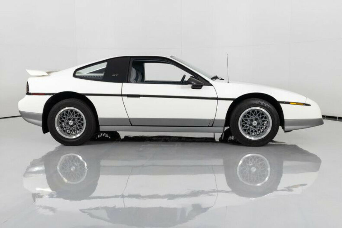 1986 Pontiac Fiero GT 5 Speed - photo 12