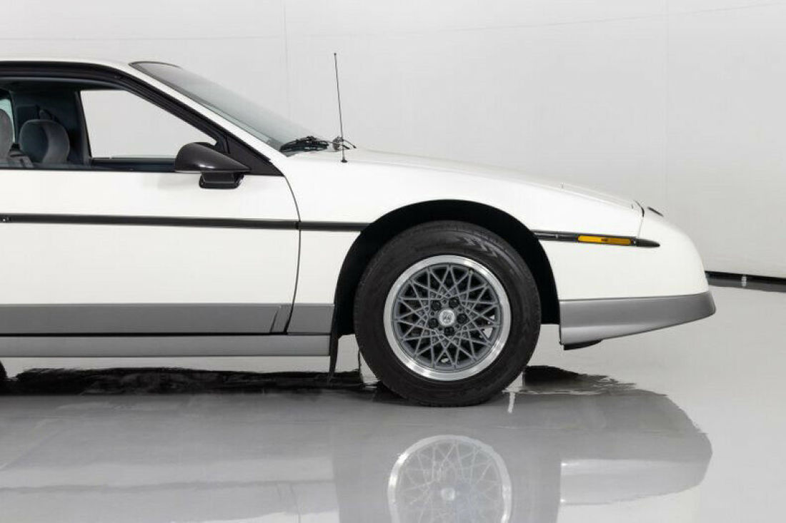 1986 Pontiac Fiero GT 5 Speed - photo 13