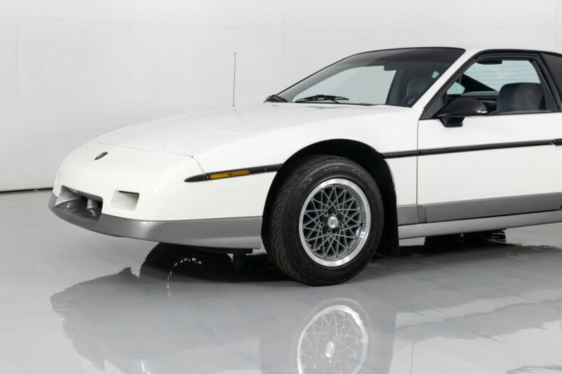 1986 Pontiac Fiero GT 5 Speed - photo 6
