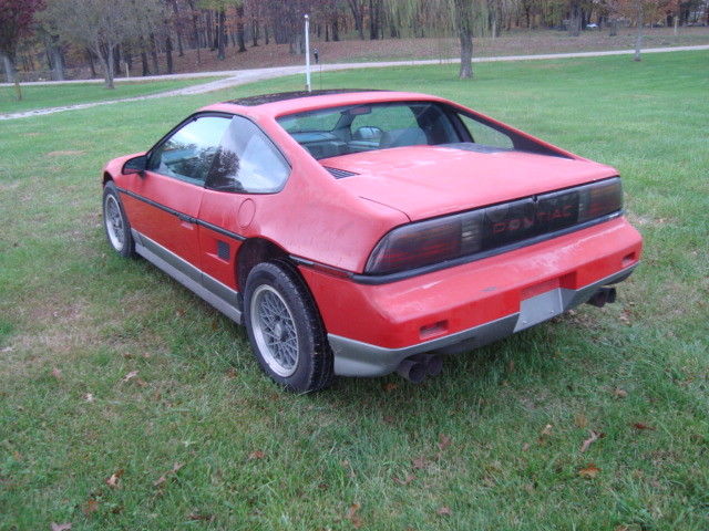19860000 Pontiac Fiero GT - photo 2