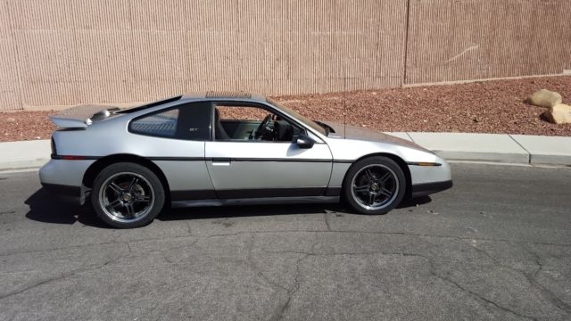 1986 Pontiac Fiero - photo 4