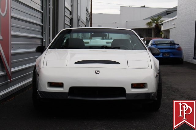 1986 Pontiac Fiero Custom Fastback - photo 2