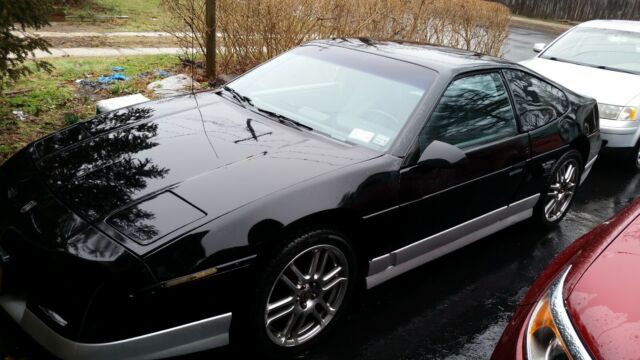 1986 Pontiac Fiero GT Fastback, V6, 4 speed, well maintained 1986 Pontiac Fiero GT