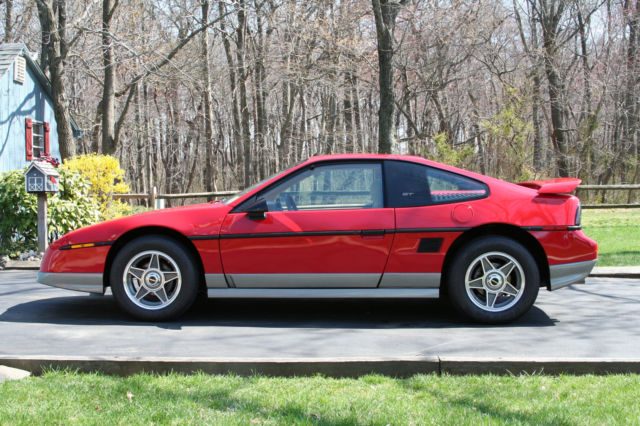 1986 Pontiac Fiero GT FLAWLESS Condition 17,000 orig. miles orig. owner 1986 Pontiac Fiero