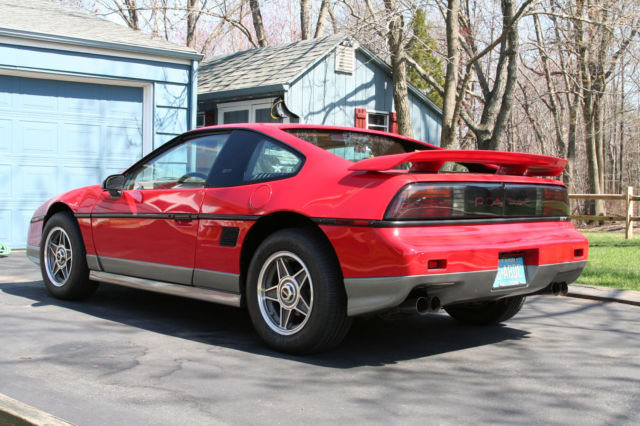 1986 Pontiac Fiero - photo 2