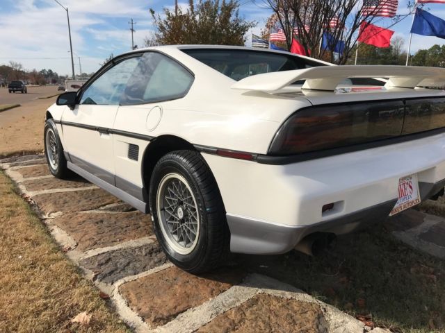 1986 Pontiac Fiero - photo 4