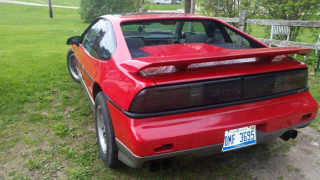1986 Pontiac Fiero - photo 2