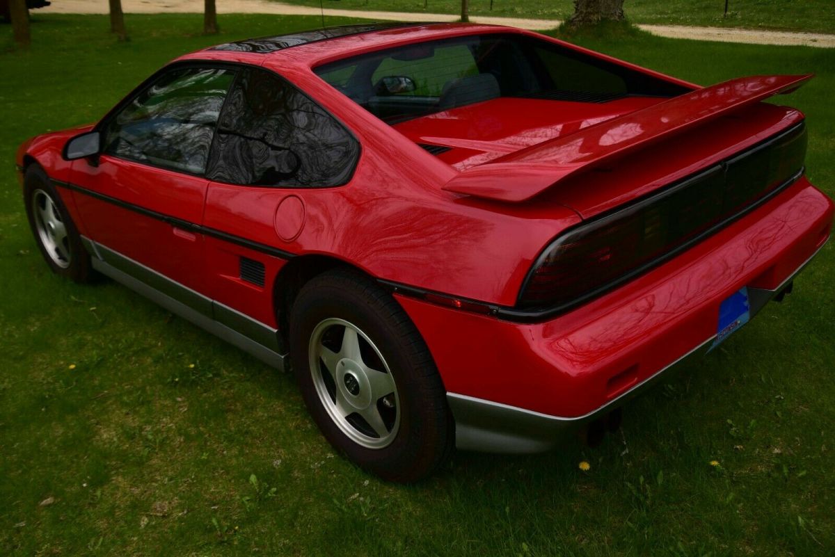 1986 PONTIAC *** FIERO GT *** MINTY ,AUTO V-6 only 56k 1986 Pontiac Fiero GT