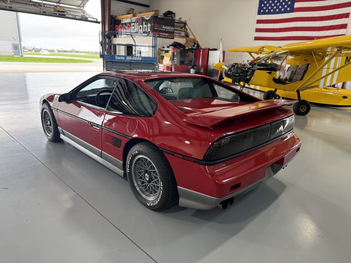 1986 Pontiac Fiero - photo 3