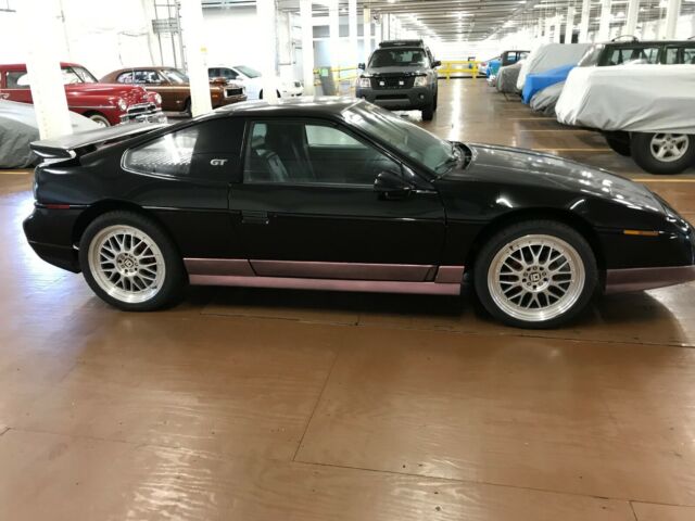 1986 Pontiac Fiero - photo 2