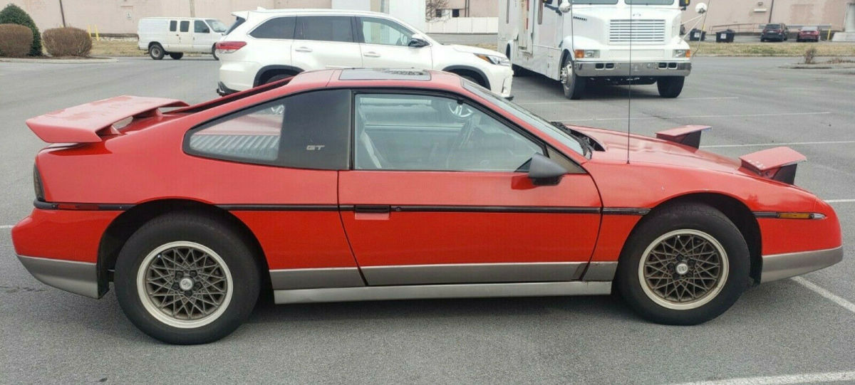 1986 Pontiac Fiero GT - photo 4