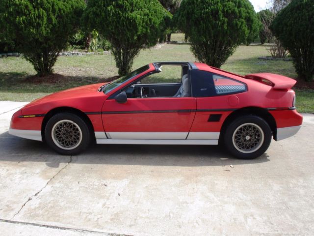 1986 Pontiac Fiero GT V6 4 Speed T-Tops 1986 Pontiac Fiero GT
