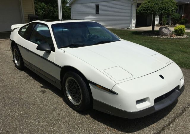 1986 Pontiac Fiero GT - photo 2