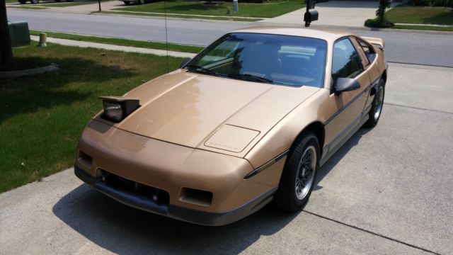 1986 Pontiac Fiero GT with 5 speed manual transmission 1986 Pontiac Fiero GT