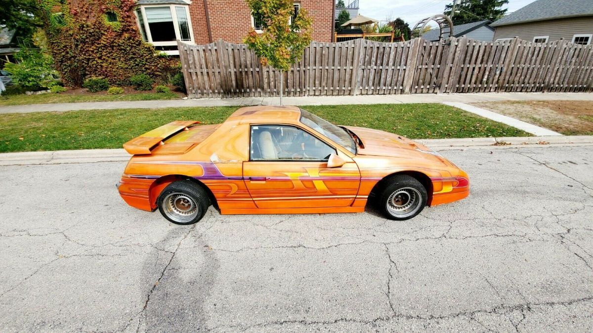 1986 Pontiac Fiero SE - photo 2