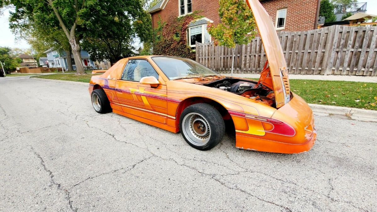 1986 Pontiac Fiero SE - photo 4