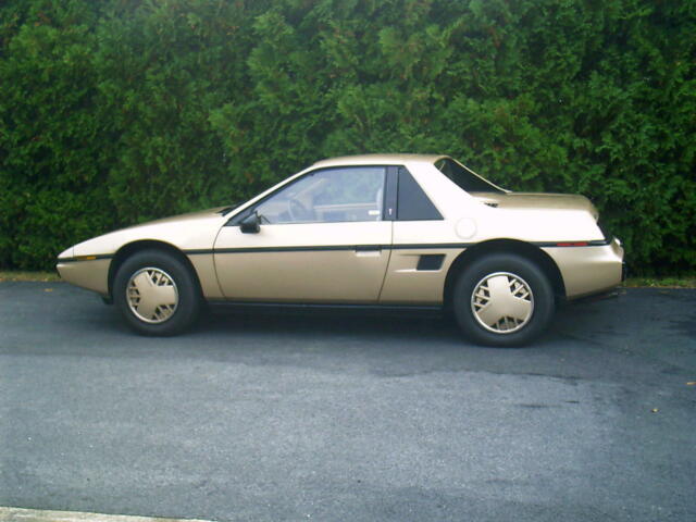 1986 Pontiac Fiero - photo 2
