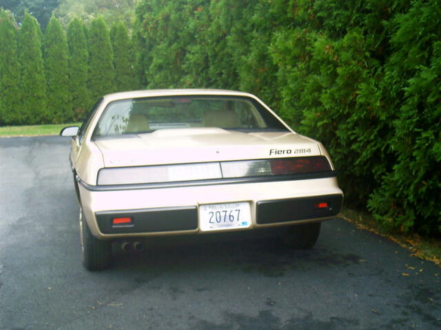 1986 Pontiac Fiero - photo 5