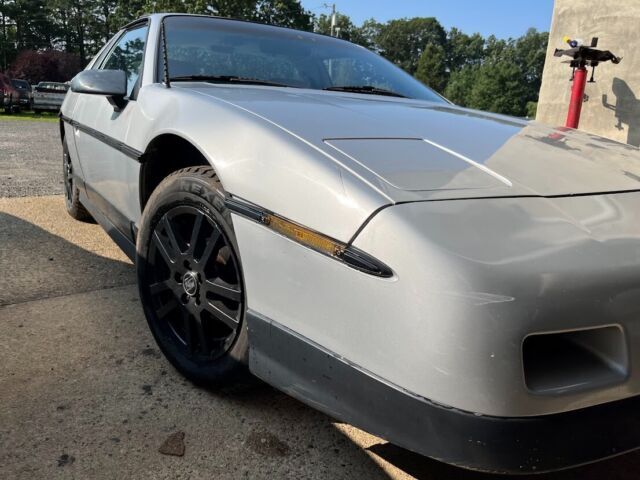 1986 Pontiac Fiero SE 2m6 2.8 V6 4 Speed Manual 1986 Pontiac Fiero SE