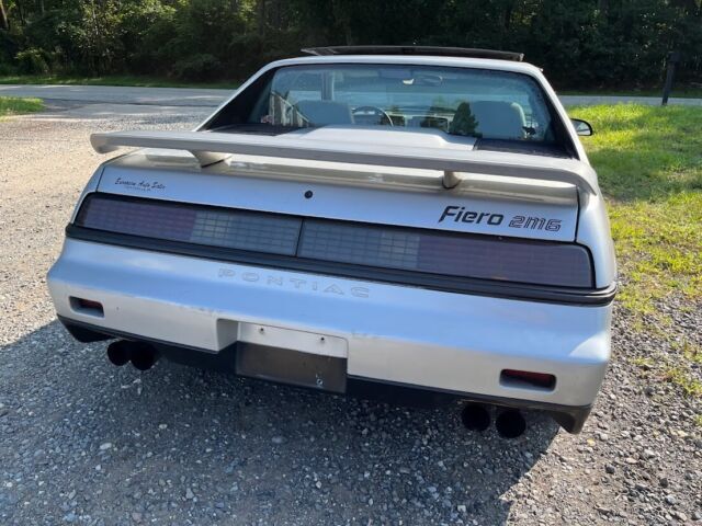 1986 Pontiac Fiero SE - photo 4