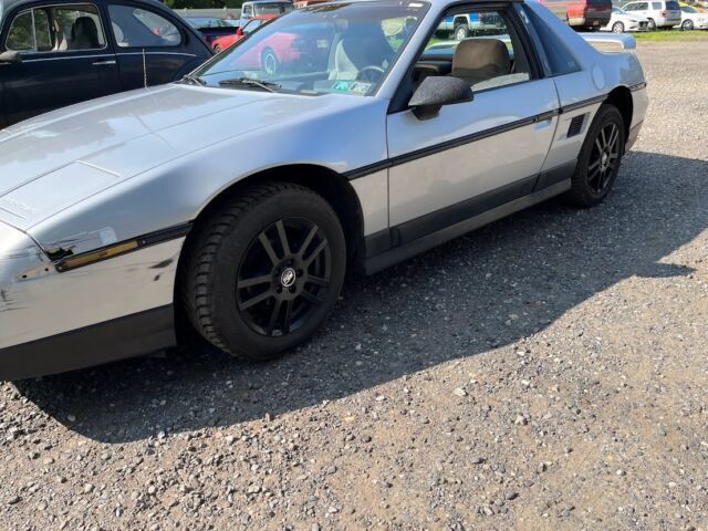 1986 Pontiac Fiero SE - photo 5