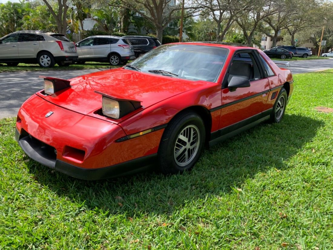 1986 Pontiac Fiero SE - photo 4