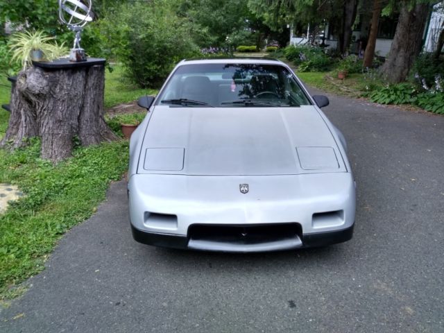 1986 Pontiac Fiero SE - photo 2