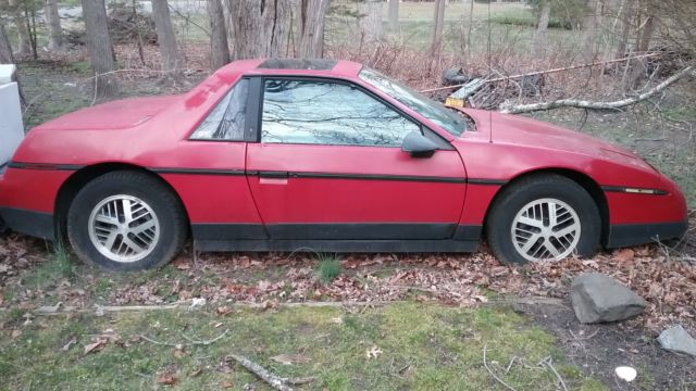1986 Pontiac Fiero SE Coupe 2-Door