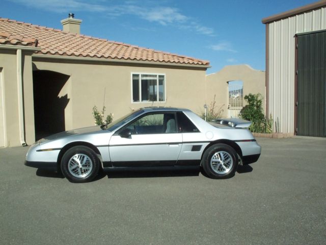 1986 Pontiac Fiero SE Coupe 2-Door