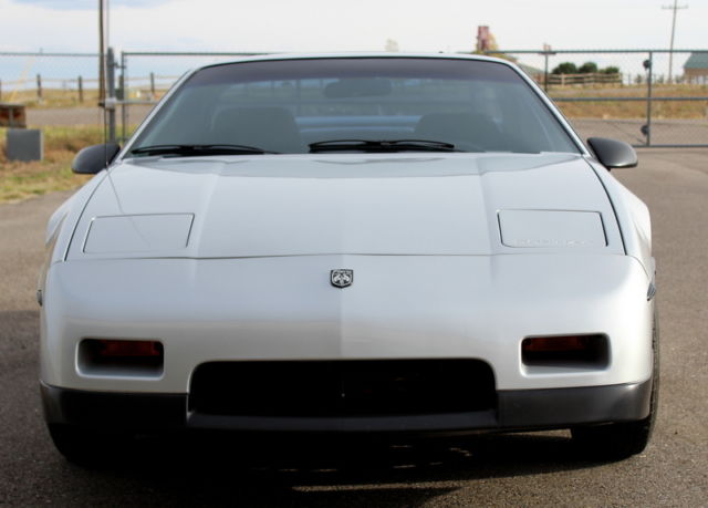 1986 Pontiac Fiero SE Coupe 2-Door - photo 3