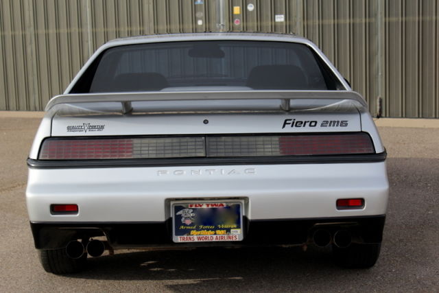1986 Pontiac Fiero SE Coupe 2-Door - photo 4