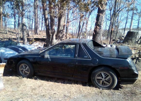 1986 Pontiac Fiero SE coupe V6 Auto 125k parts or project as is. 1986 Pontiac Fiero SE