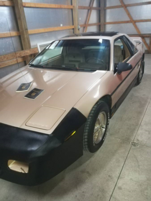 1986 Pontiac Fiero SE Gold Edition 2m6, V-6, Excellent Condition, Garage Kept 1986 Pontiac Fiero SE 2m6 Gold Edition