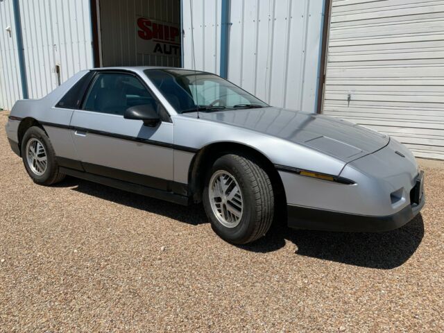 1986 Pontiac Fiero - photo 2