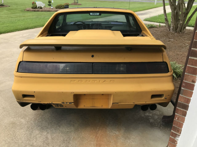 1986 Pontiac Fiero SE Coupe 2-Door - photo 6