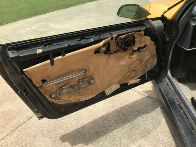 1986 Pontiac Fiero SE Coupe 2-Door - photo 7