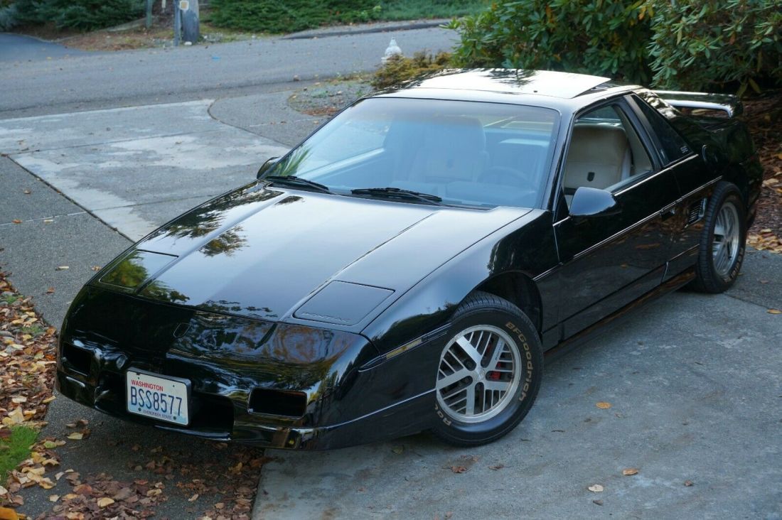 1986 Pontiac Fiero SE - V6 & AUTOMATIC, A SPORTY, CLASSIC, READY DAILY DRIVER !! 1986 Pontiac Fiero