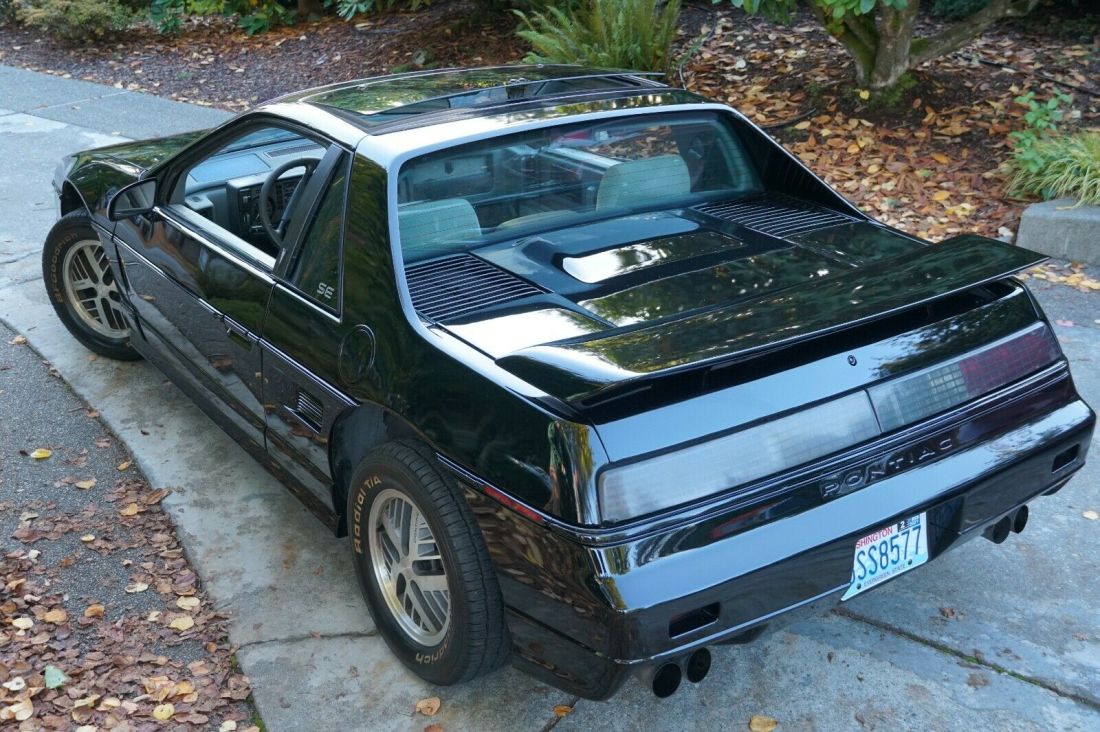 1986 Pontiac Fiero - photo 2
