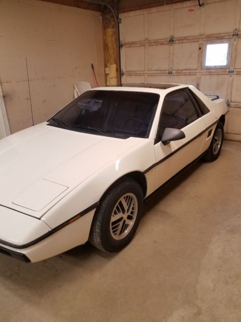 1986 Pontiac Fiero Sport 2M4 1986 Pontiac Fiero