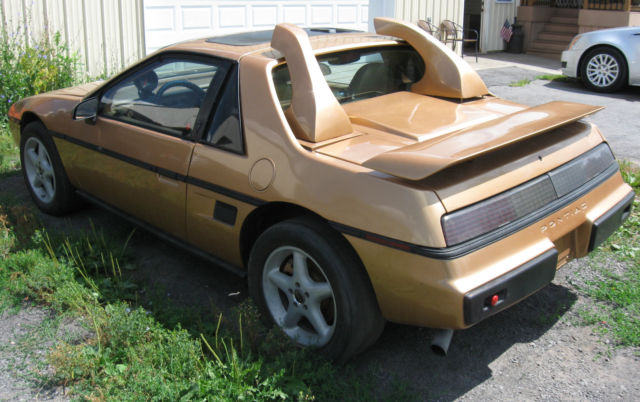 1986 Pontiac Fiero - photo 3